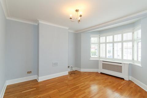 4 bedroom terraced house to rent, Kenwyn Drive, London NW2
