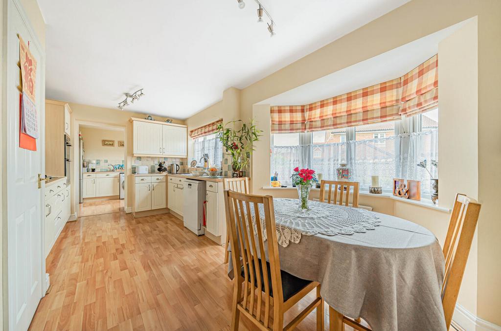 Kitchen/Dining Area