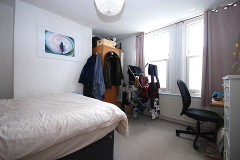 3 bedroom apartment to rent, Coverton Road, Tooting Broadway SW17