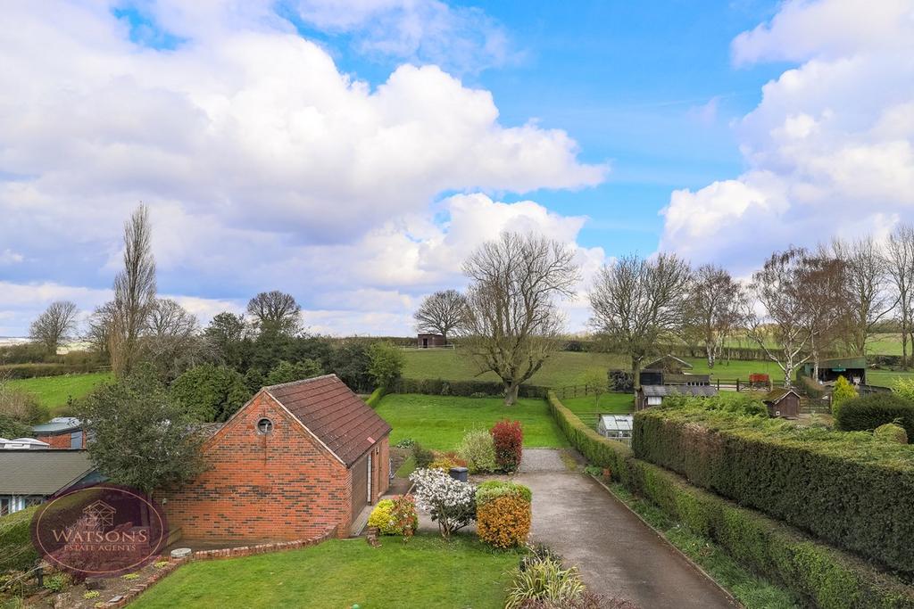 Commonside, Selston, Nottingham, NG16 4 bed detached house for sale £