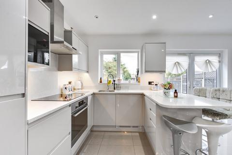 9 Park Mead, Sidcup, DA15 9PE