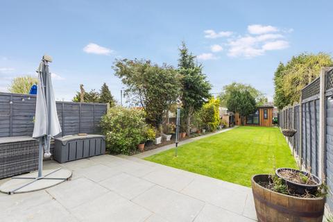 9 Park Mead, Sidcup, DA15 9PE