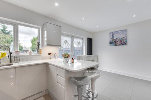 9 Park Mead, Sidcup, DA15 9PE