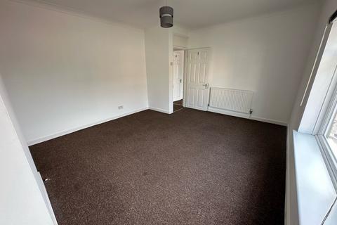 2 bedroom flat to rent, Victoria Road, Stanford-le-Hope SS17