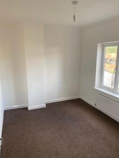 2 bedroom flat to rent, Victoria Road, Stanford-le-Hope SS17