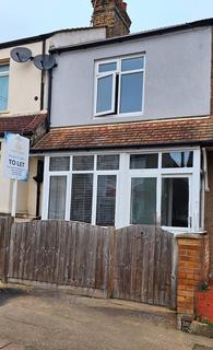3 bedroom terraced house to rent, Rosedale Road, Essex RM17