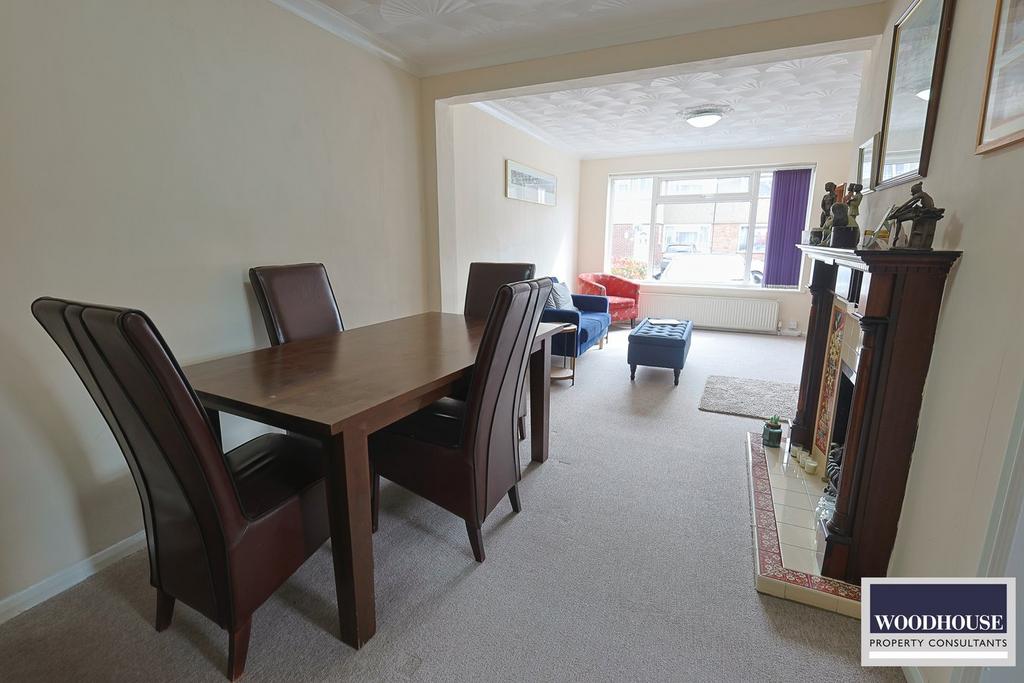 Ashdown Crescent, Cheshunt EN8 4 bed end of terrace house for sale £