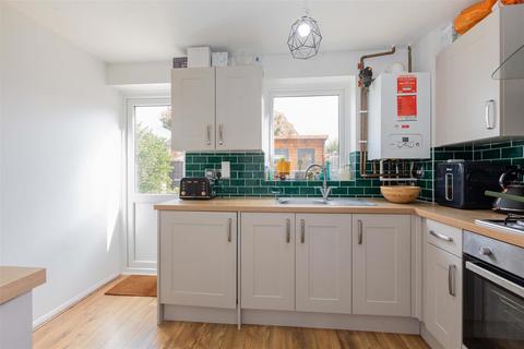 42 Alder Close, Slough, SL1 5DQ