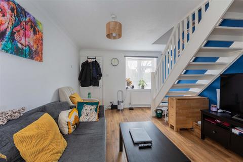 42 Alder Close, Slough, SL1 5DQ