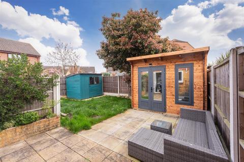 42 Alder Close, Slough, SL1 5DQ