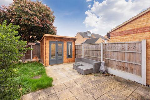 42 Alder Close, Slough, SL1 5DQ