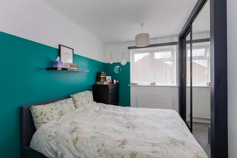 42 Alder Close, Slough, SL1 5DQ