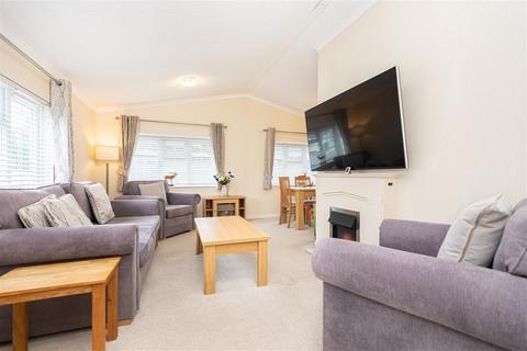 2 bedroom property for sale, Matchams Lane, Christchurch BH23