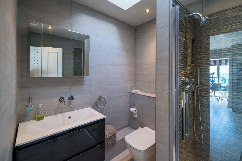 Shower Room En Suite