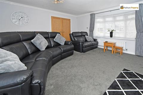 5 Barnlea Grove, Stoke-on-trent, ST3 7XR