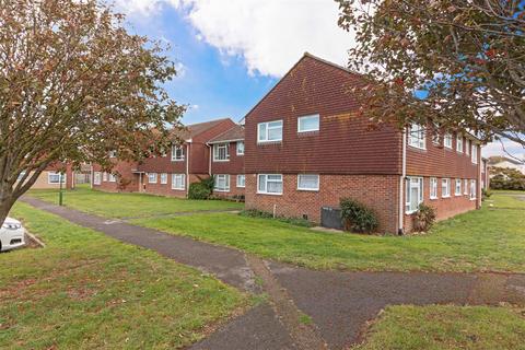 2 bedroom property to rent, Beachcroft Place, Lancing, BN15 8JN