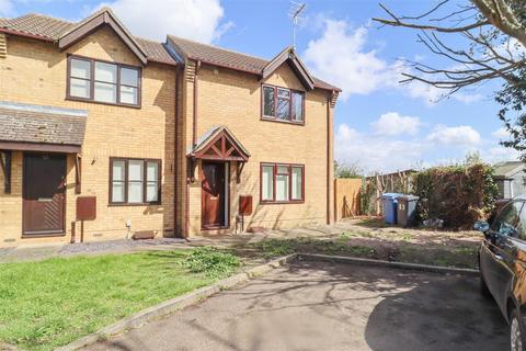 3 bedroom house to rent, Corsican Pine Close, Newmarket CB8