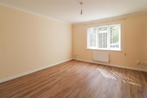 3 bedroom house to rent, Corsican Pine Close, Newmarket CB8