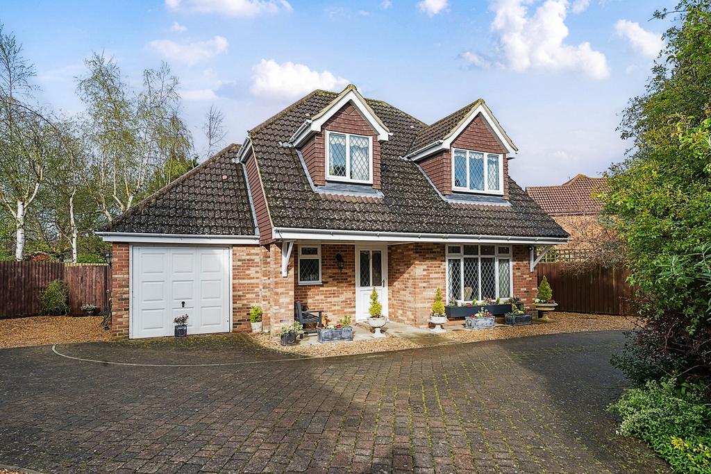Bradshaw Close, Westoning, MK45 3 bed detached house for sale £550,000