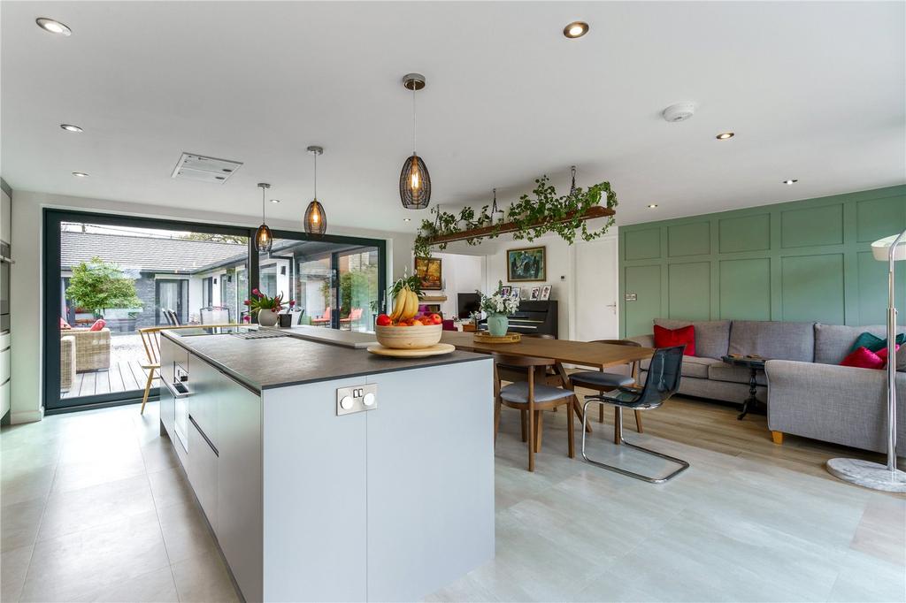 Kitchen/ Dining Room