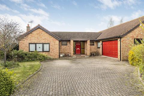 3 bedroom detached bungalow for sale, West Drive, Highfields Caldecote CB23