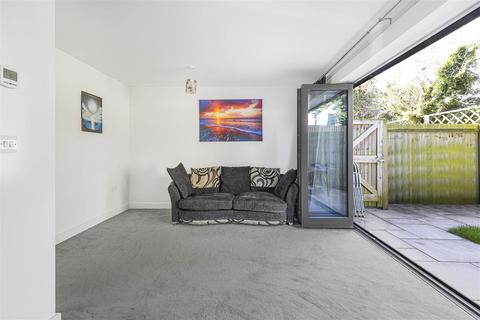 5 Swallow Gardens, Chesterton, Cambridge, CB4 1FU