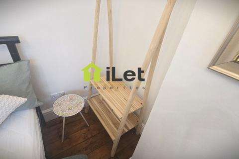 1 bedroom in a house share to rent, 42 Cowper Street, Northampton NN1