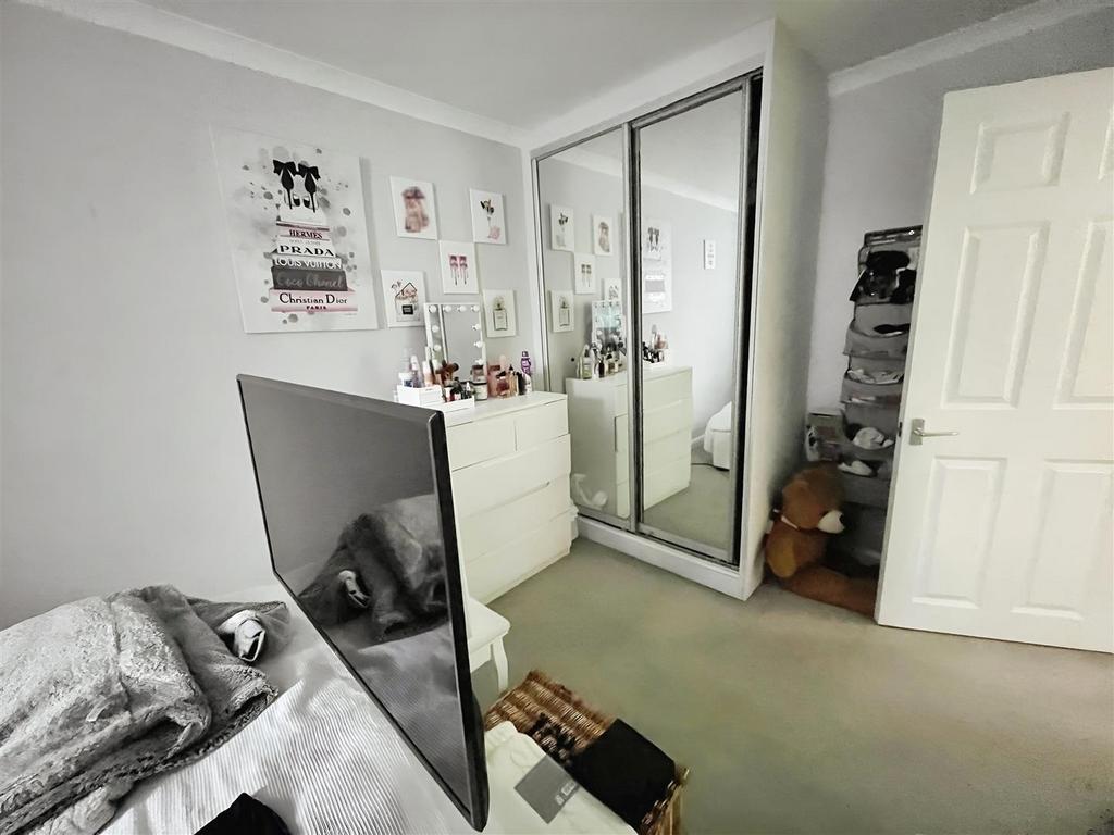 47cbff4e-Bedroom.jpg