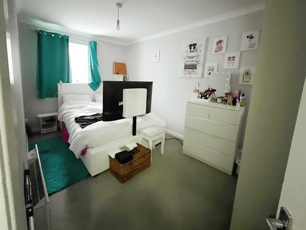 166f64ec-Bedroom 201.jpg