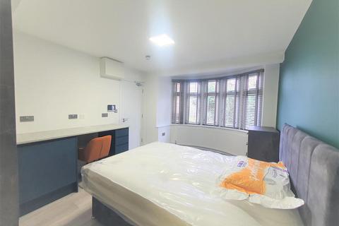 1 bedroom in a house share to rent, Twyford Abbey Road, Hanger Lane, London