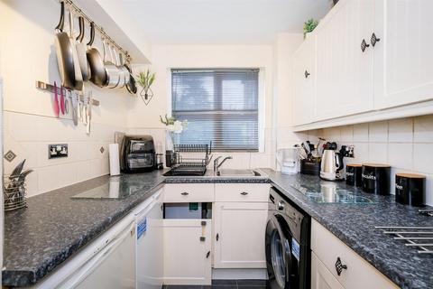 1 bedroom flat for sale, Hall Lane, Chingford