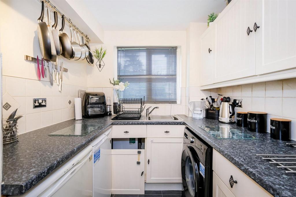 2, 269, Hall Lane-7 resized.jpg