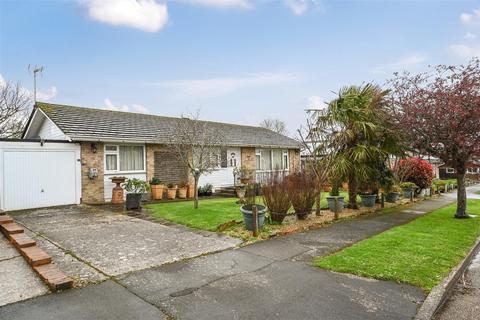 3 bedroom detached bungalow for sale, Furners Mead, Henfield