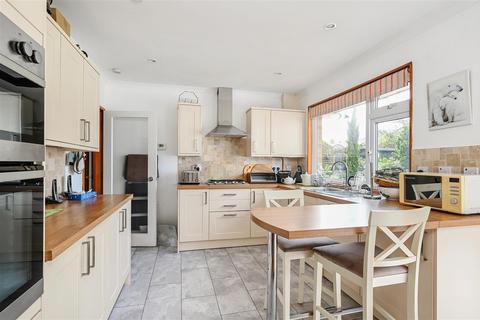 3 bedroom detached bungalow for sale, Furners Mead, Henfield