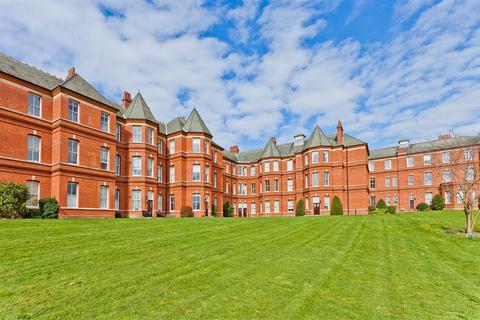 2 bedroom apartment for sale, Devonshire House, Repton Park, Woodford Green IG8