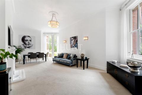 2 bedroom apartment for sale, Devonshire House, Repton Park, Woodford Green IG8