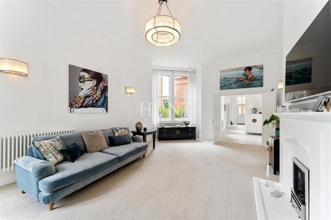 2 bedroom apartment for sale, Devonshire House, Repton Park, Woodford Green IG8