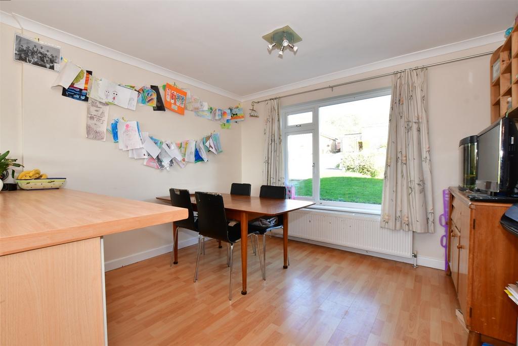 Kitchen/ Dining Room