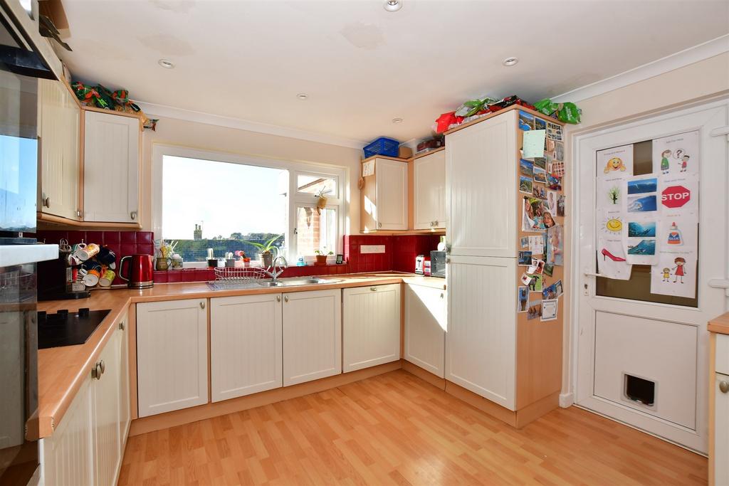 Kitchen/ Dining Room