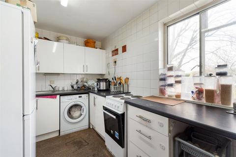 2 bedroom flat for sale, The Hollies, New Wanstead, Wanstead