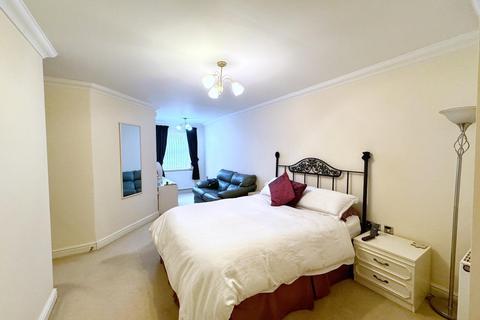 2 bedroom ground floor flat for sale, Carrwood Road, Bramhall