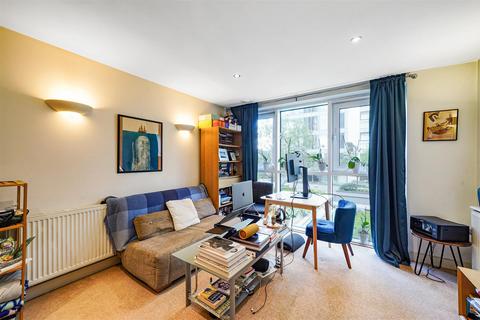 1 bedroom apartment for sale, Adriatic Apartments, London, E16