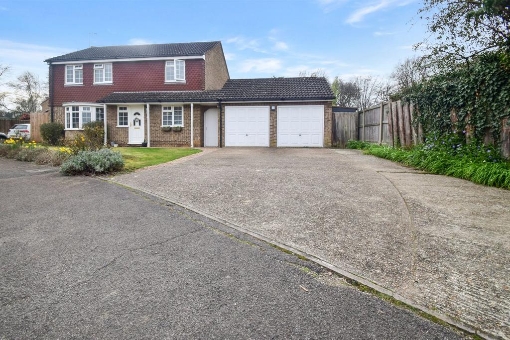 The Platters, Rainham,Gillingham, ME8 4 bed detached house for sale £