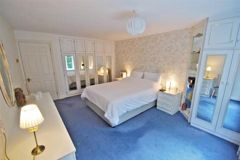 2 bedroom flat for sale, Lawnfield Court, Warren Close, Bramhall