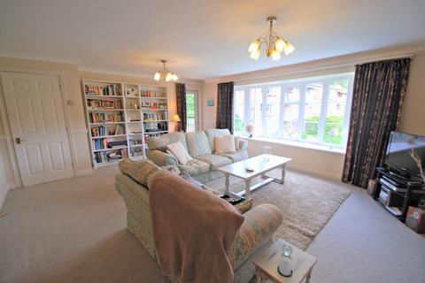 2 bedroom flat for sale, Lawnfield Court, Warren Close, Bramhall