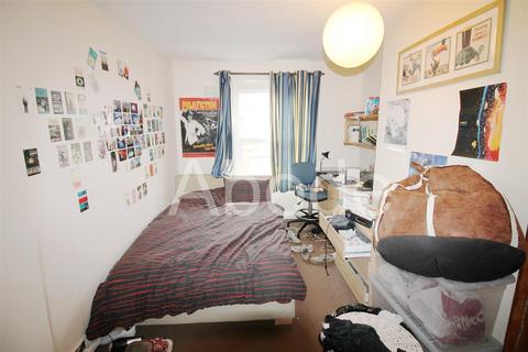 4 bedroom house to rent, Royal Park Avenue, Hyde Park, Leeds