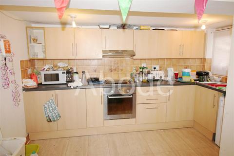 4 bedroom house to rent, Royal Park Avenue, Hyde Park, Leeds