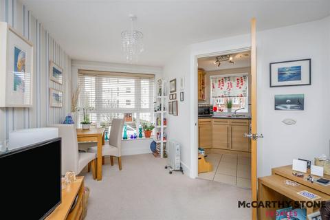 1 bedroom apartment for sale, Martello Court, Jevington Gardens, Eastbourne