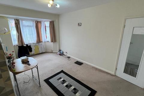 2 bedroom maisonette to rent, Blackberry Farm Close, Hounslow, TW5