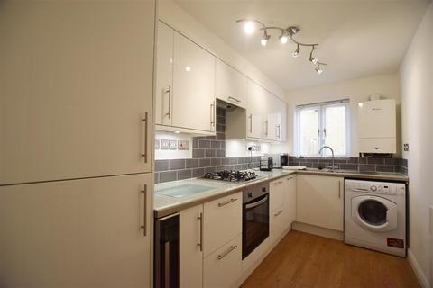 2 bedroom flat to rent, Grenville Place, London NW7